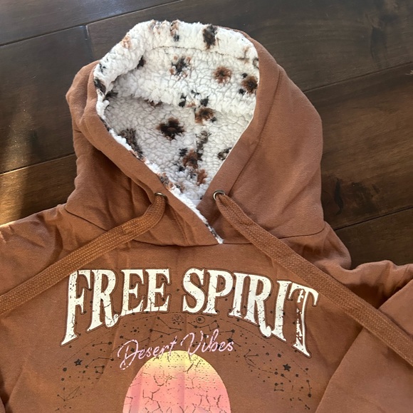 New with Tags Free Spirit Hoodie - Picture 1 of 4